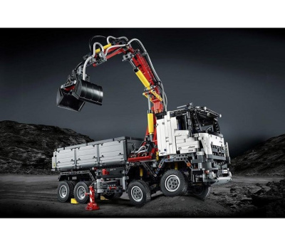 Конструктор Technic «Грузовик Mercedes-Benz Arocs 3245»