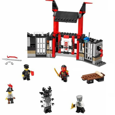Конструктор Ниндзяго «Побег из тюрьмы Криптариум»