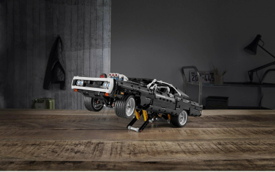 Конструктор Technic «Dodge Charger Доминика Торетто»