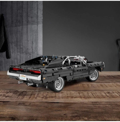 Конструктор Technic «Dodge Charger Доминика Торетто»