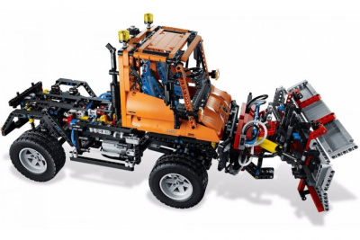 Конструктор Technic «Mercedes-Benz Unimog U400»