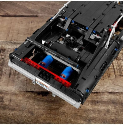 Конструктор Technic «Dodge Charger Доминика Торетто»
