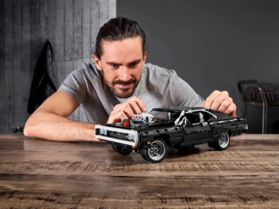 Конструктор Technic «Dodge Charger Доминика Торетто»